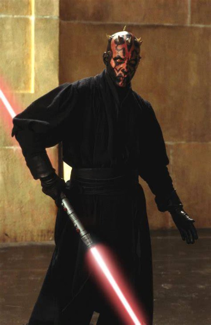 Can Darth Maul split his lightsaber?