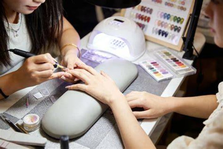 How do gel nail extensions work?